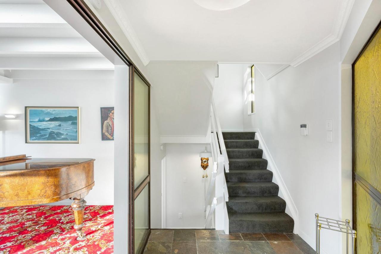 Harbour Views Villa Dunedin Bagian luar foto